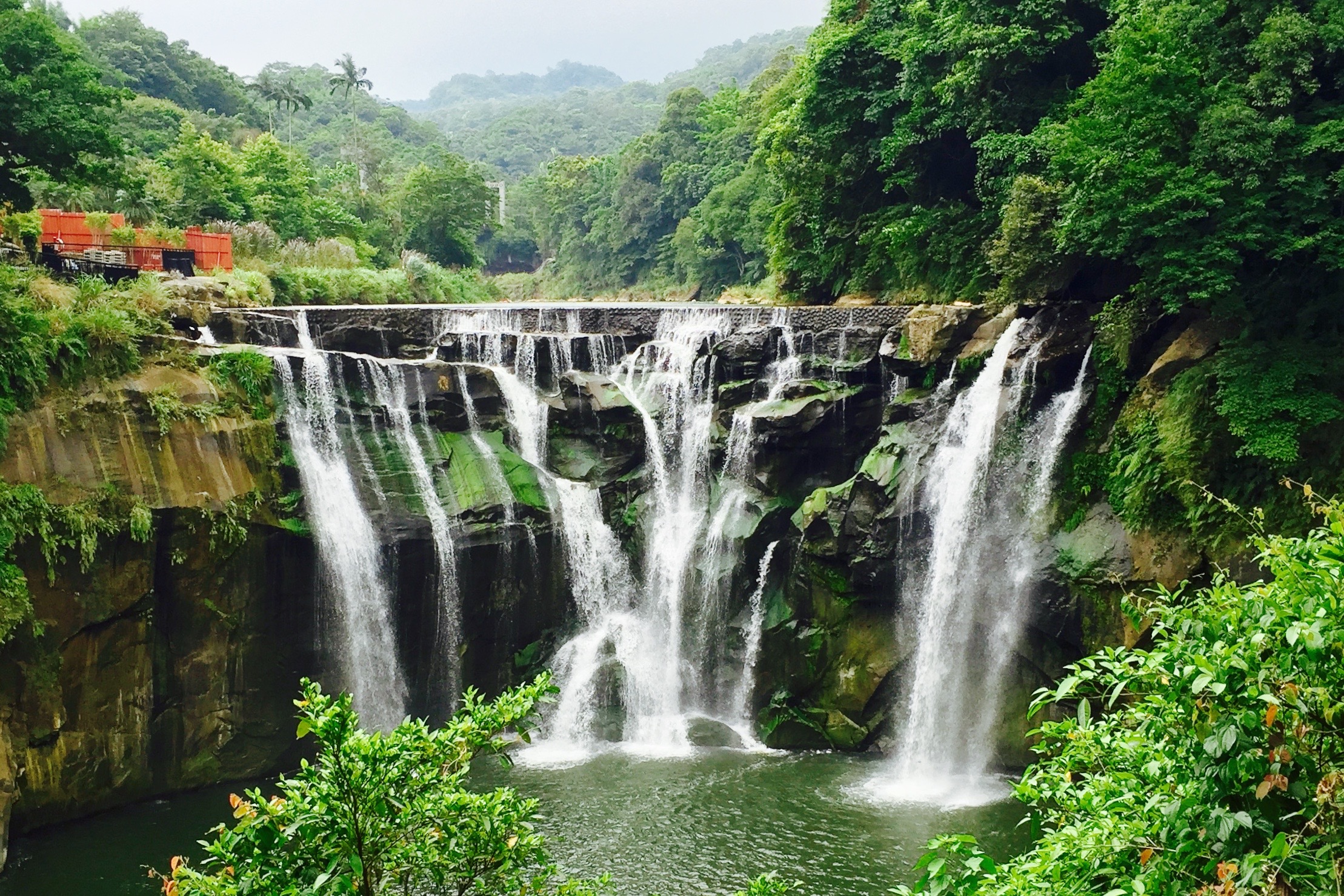 Shifen Waterfall - ISO 32 f 2.2 1/120